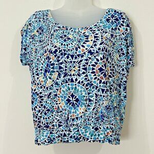 CHICO’S Sz 1 Y2K Blue White Medallion Print Rayon Blouson Hem Short Sleeve Top